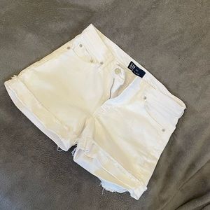White Gap shorts